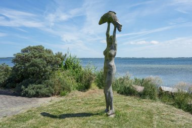 Saklı Ada Limanı 'ndaki Ahşap Heykel