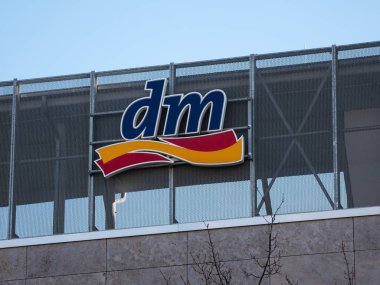 Almanya, Berlin 'de bir mağazanın logosu