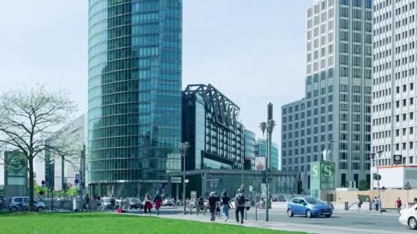 Time Lapse: Tráfico en Potsdamer Platz en Berlín, Alemania — Vídeo de stock