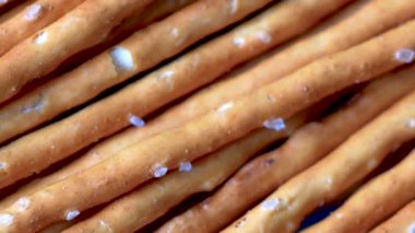 Dönen Tuz Çubukları Yığını, Yemek Arkaplanı, Uzaklaş