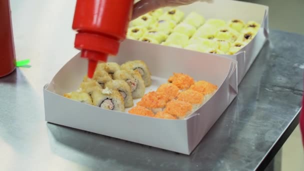 Sushi Master Cooking Rolls Cook Man Garnish Cream Sauce Red — Stock Video