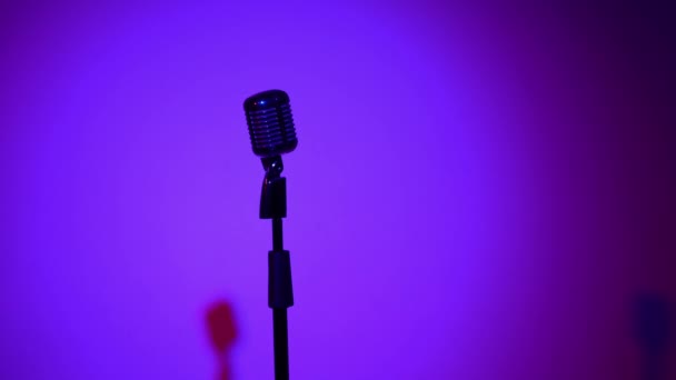 Professionele Concert Vintage Glare Microfoon Voor Opnemen Spreken Met Publiek — Stockvideo