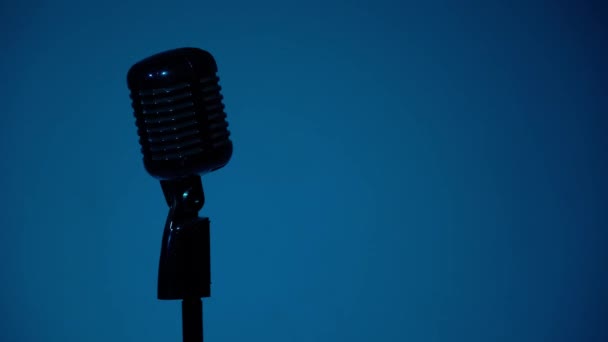 Blue Spotlight Turns Illuminates Chrome Mic Dark Background Professional Concert — Stock Video