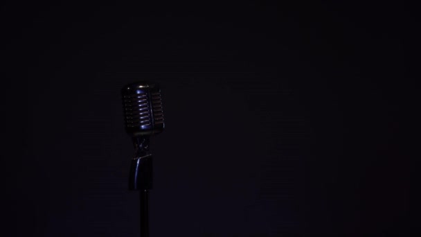 Beautiful Highlight Spotlight Moves Professional Concert Vintage Glare Microphone Record — стоковое видео