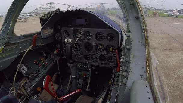 Stridsflygplanskabin View Cockpit Dashboard Close Bakgrunden Till Olika Helikoptrar Det — Stockvideo