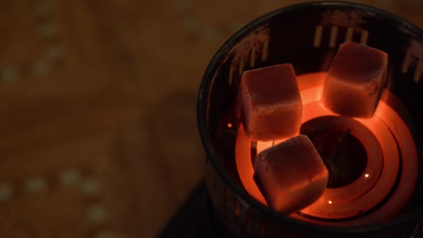 Las Latas Fritas Calientes Brillan Viejo Quemador Eléctrico Retro Carbón — Vídeo de stock