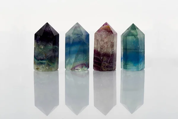 Quatre Facettes Naturelles Fluorites Cristal Minéral Brut Gros Plan Isolé — Photo