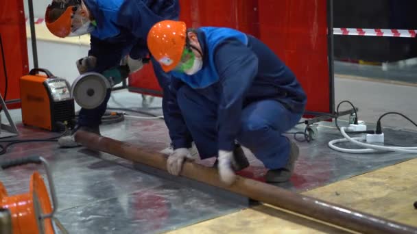 One Worker Man Wear Helmet Gloves Holds Scrolls Steel Pipe — Stock Video