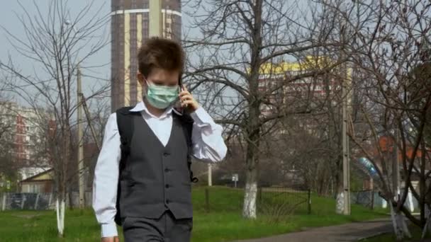 Enfant Avec Sac École Chemise Blanche Costume Gris Aller École — Video