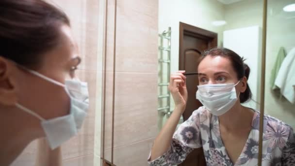 Magnifique Femme Brune Caucasienne Avec Chignon Cheveux Kimono Chemisier Masque — Video