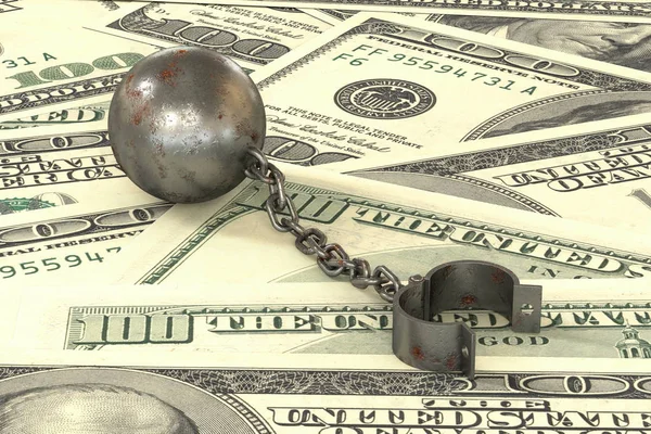 Іржавий залізний м'яч і ланцюг, підключений до відкритого манжету, лежить на фоні доларових банкнот . — стокове фото