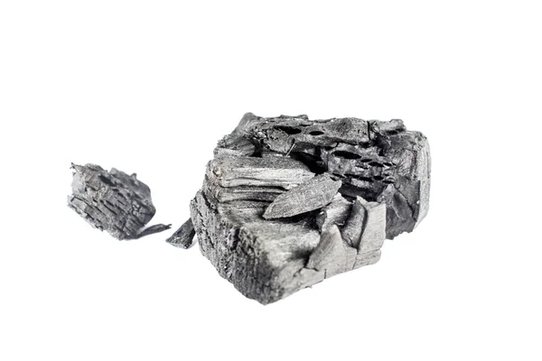 Carvão natural de madeira isolado sobre fundo branco. — Fotografia de Stock