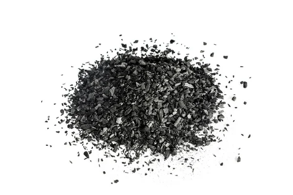 Pilha de carvão sobre fundo branco — Fotografia de Stock