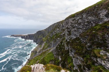 İrlanda Fogher kayalıklarla