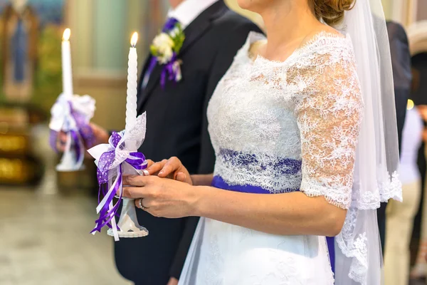 Hochzeit in der Kirche — Stockfoto