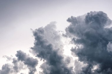 Fırtınadan önce kara bulutların arkaplanı