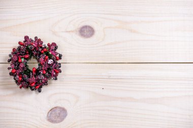 Altın ve gümüş süsler Noel çelengi