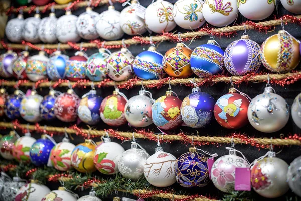 Mercado de Navidad. decoración. Decoraciones coloridas — Foto de Stock