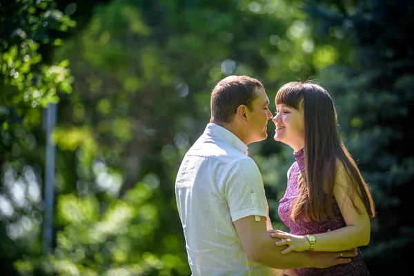 Loving young couple walk on the park at summer. — Stock Photo, Image