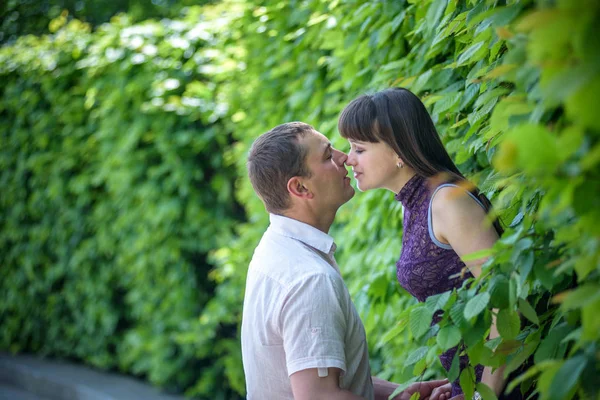 Loving young couple walk on the park at summer. — Stock Photo, Image