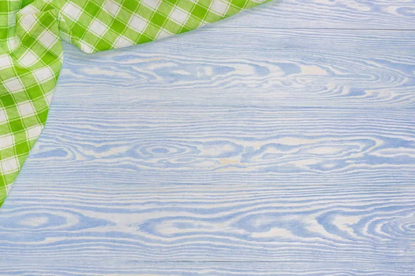 Serviette verte sur table de cuisine en bois. Vue d'en haut avec espace de copie — Photo