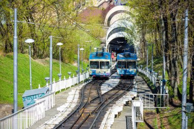 Kiev, Ukrayna - 2 Nisan: Füniküler iner. Posta meydanında 2 Nisan 2017 Kiev, Ukrayna