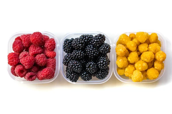 Ripe raspberries blackberry in glass bowl isolated on white — Stock Photo, Image