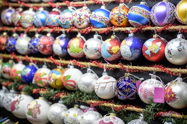 Mercado de Navidad. decoración. Decoraciones coloridas — Foto de Stock