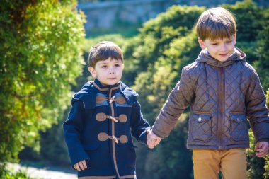 İki erkek, kardeş, kardeş ve smilin arkadaşlarım portresi