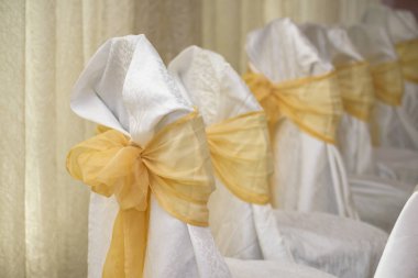 Bir etkinlik ya da düğün resepsiyonu için masa hazır.