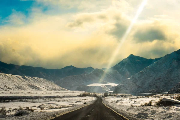 Montagnes Altay en hiver. Crête de Chuya . — Photo