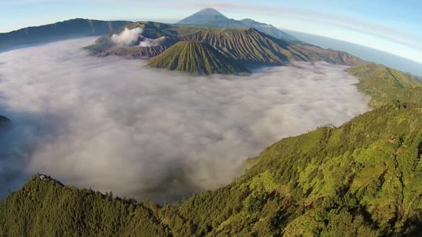 공중 브로 모 화산, 일출, Tengger Semeru 국립 공원, 동쪽 자바, 인도네시아. — 비디오