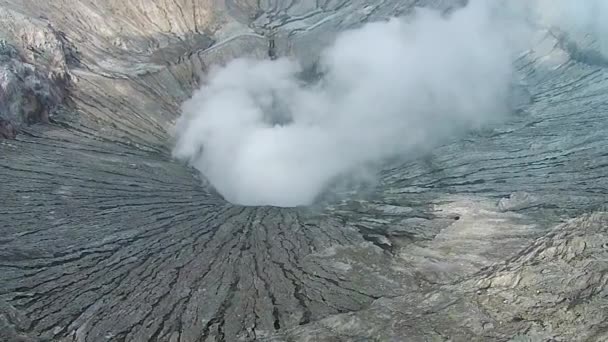 Bromo krater vocalno, Doğu Java, Endonezya, havadan görünümü — Stok video