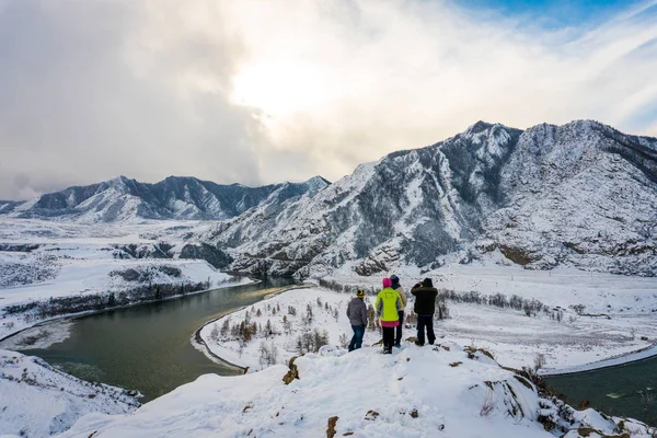 Dağ nehir Katun, Altay, Rusya Federasyonu. Bir kış manzara.
