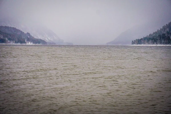 Teletskoye lago en invierno — Foto de Stock