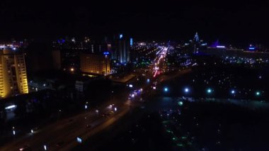 Astana, Kazakistan. Kavşak üzerinden hava gece görünüm