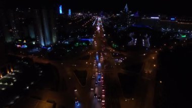 Astana, Kazakistan. Kavşak üzerinden hava gece görünüm