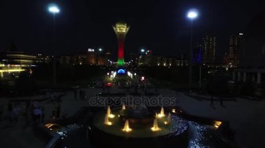 Astana, Kazakistan. Baiterek üzerinden hava gece görünüm