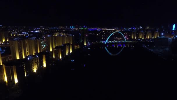 아스타나, 카자흐스탄입니다. 이심 강 다리의 항공 보기 — 비디오