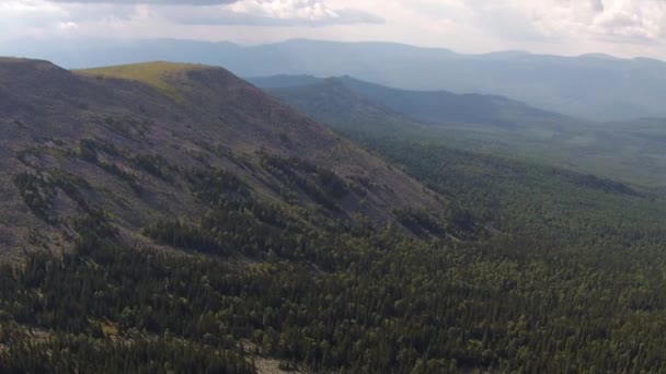 Εναέρια θέα Mount Iremel στα νότια Ουράλια — Αρχείο Βίντεο