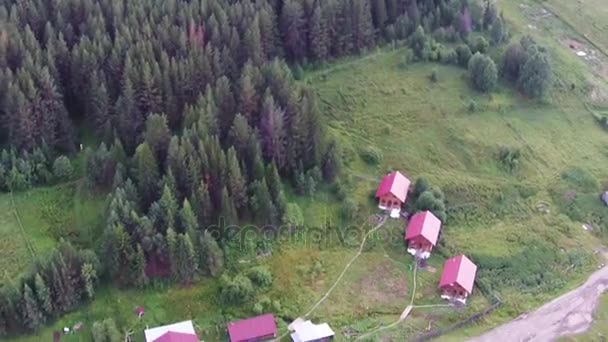 Vedute aeree del villaggio Tyulyuk vicino al monte Iremel negli Urali meridionali — Video Stock