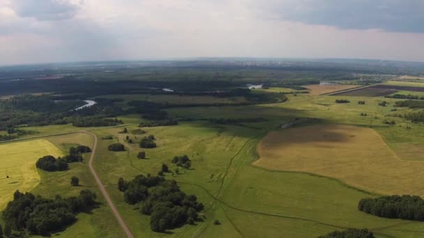 Luchtfoto van een parel van Basjkirostan - Shihan Toratau, Tra-Tau — Stockvideo