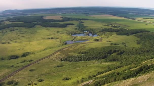 Foto aérea de una perla de Bashkortostán - Shihan Toratau, Tra-Tau — Vídeos de Stock