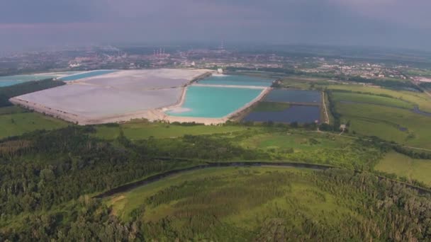 Vista aérea da Companhia de Soda Bashkir de Shihan Kushtau . — Vídeo de Stock