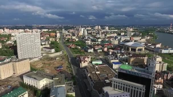 Kazan, Rusland. Luchtfoto van centrum van stad in Grand Hotel — Stockvideo