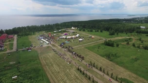 De viering van het Sabantui in de buurt van de stad Kazan. Luchtfoto — Stockvideo