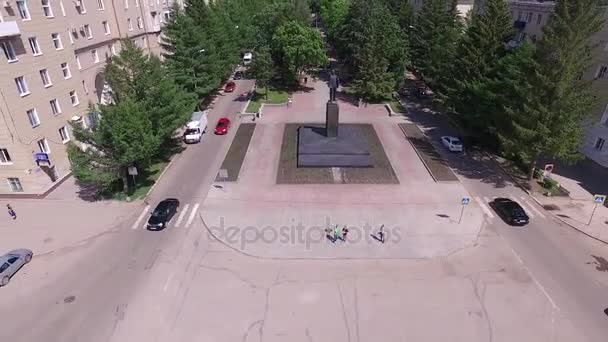 Oktyabrsky city, havadan görünümü. Yüksek noktasına Lenin — Stok video