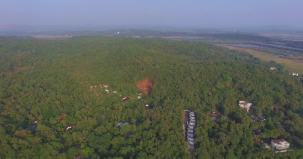 Landschap van Goa in de staat, ver van de zee. Luchtfoto — Stockvideo