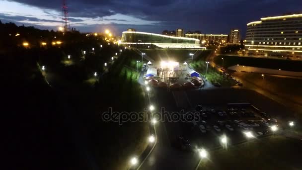 Το ιστορικό και πολιτιστικό κέντρο της την πόλη της Ufa το βράδυ. Airview — Αρχείο Βίντεο