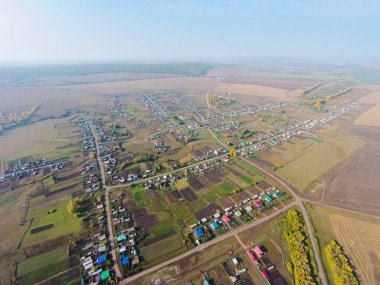 Sonbahar Rus kırsalında havadan görünümü